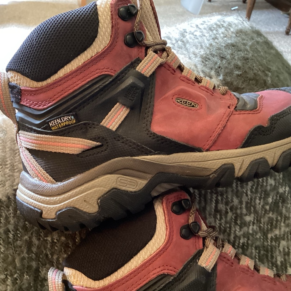 KEEN Targee Women's Waterproof Hiking Boots - Red and Black